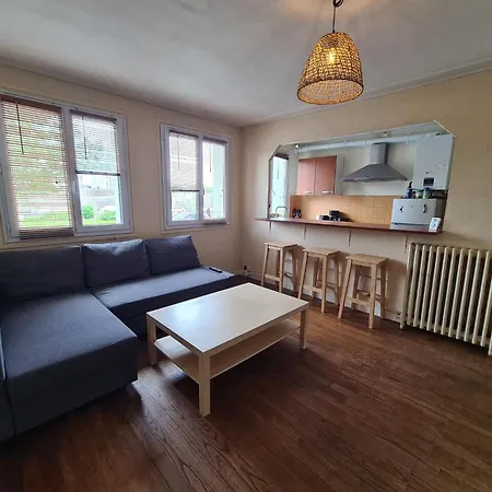 De La Tour Tanguy Apartment *