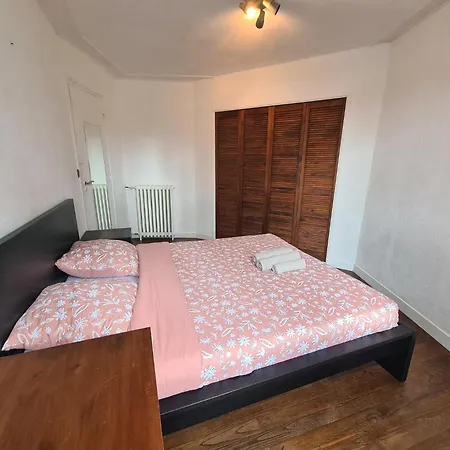 De La Tour Tanguy Apartment